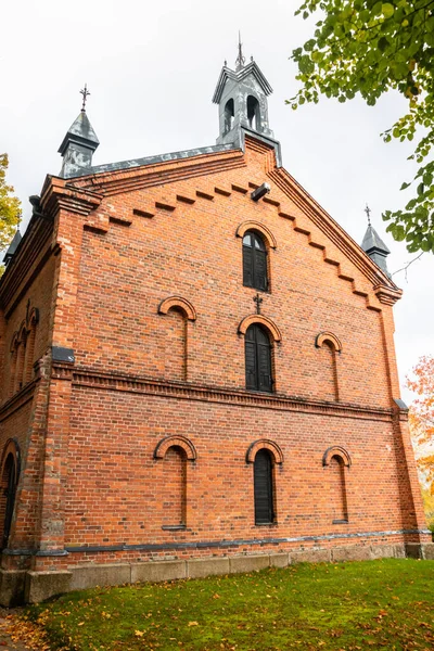 Loviisa, Finsko - 7. října 2019: Cihlová budova na zámku Malmgard. — Stock fotografie