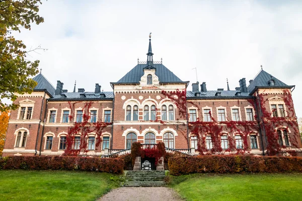 Loviisa, Finlandia - 7 de octubre de 2019: The Manor House Malmgard . — Foto de Stock