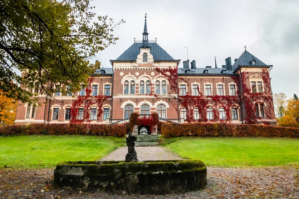 Loviisa, Finlandia - 7 de octubre de 2019: The Manor House Malmgard . — Foto de Stock