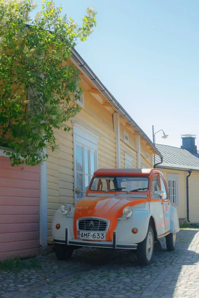 Porvoo Finlândia Junho 2020 Bela Rua Com Lilás Branco Florescente — Fotografia de Stock