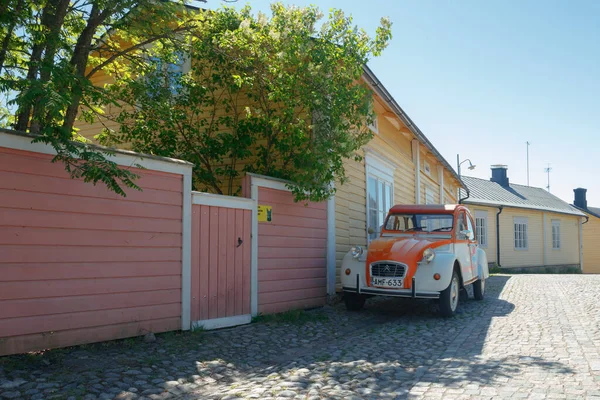 핀란드 포르보 2020 포르보에 라일락 빈티지 자동차 Citroen 2Cv 아름다운 — 스톡 사진