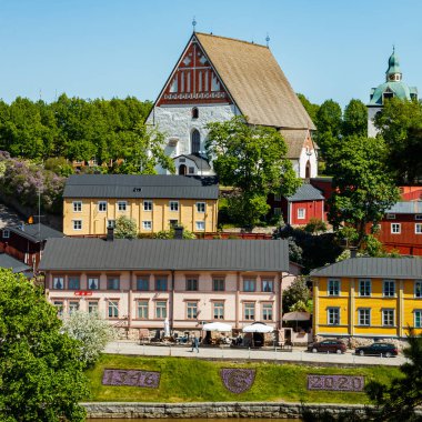 Porvoo Katedrali ve eski Porvoo kasabasının güzel panoramik manzarası