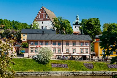 Porvoo Katedrali ve eski Porvoo kasabasının güzel panoramik manzarası