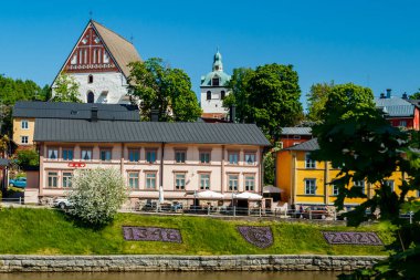 Porvoo Katedrali ve eski Porvoo kasabasının güzel panoramik manzarası