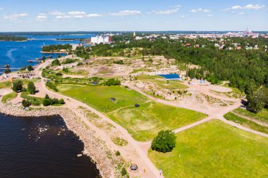 Kotka, Finlandiya - 22 Haziran 2020: Katariina Sahil Parkı 'nın havadan manzarası.