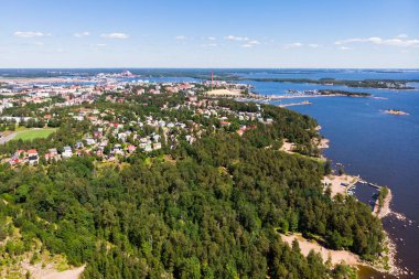 Kotka, Finlandiya 'daki Kotkansaari adasının havadan panoramik görüntüsü
