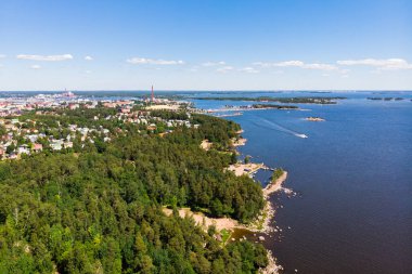 Kotka, Finlandiya 'daki Kotkansaari adasının havadan panoramik görüntüsü
