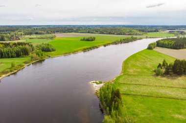 Finlandiya Kymijoki nehrinde hızlı Susikoski 'nin hava panoramik görüntüsü.