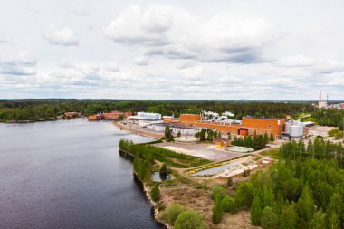 Finlandiya Kymijoki nehrindeki Inkeroinen kentinin hava panoramik görüntüsü.