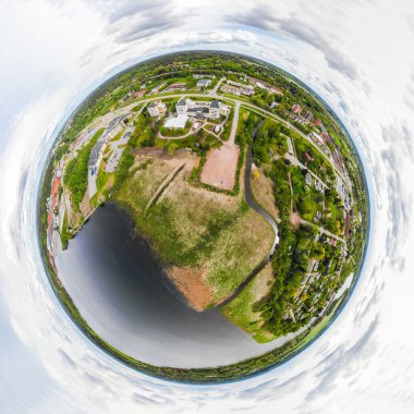 Finlandiya Kymijoki nehrindeki Inkeroinen kentinin üç boyutlu panoramik görüntüsü.