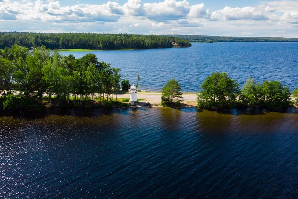 フィンランド パイジャンヌ国立公園パイジャンヌ湖プルカンハルジュ尾根の灯台の空中ビュー — ストック写真