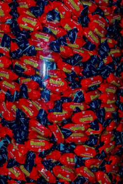 Vantaa, Finlandiya - 9 Temmuz 2020: Fazer Tecrübe Ziyaretçi Merkezi 'nde Dumle şekerler.