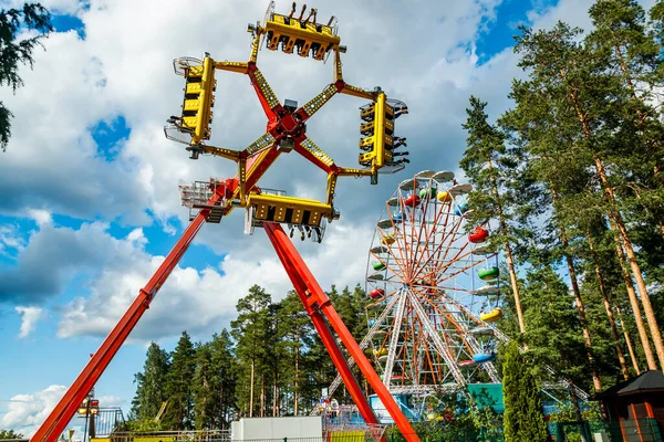 Kouvola Finland Juli 2020 Rides Ferris Wheel Loop Fighter Beweging — Stockfoto