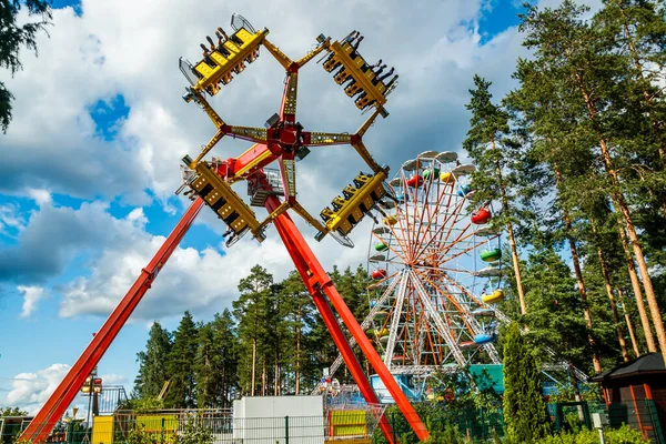 Kouvola Finlande Juillet 2020 Rides Ferris Wheel Loop Fighter Motion — Photo