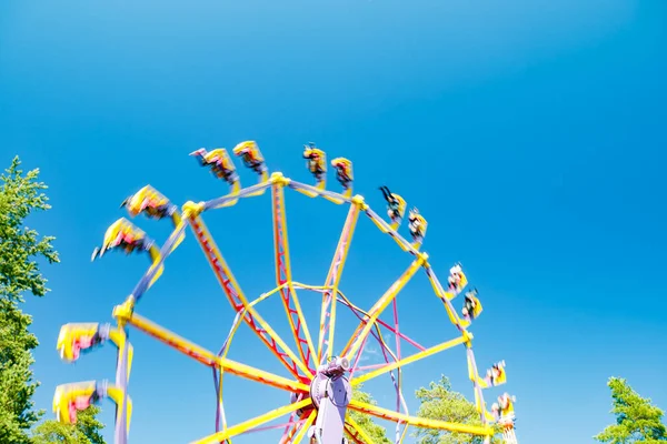 Balade Extrême Mouvement Dans Parc Attractions Journée Ensoleillée — Photo