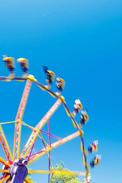 Balade Extrême Mouvement Dans Parc Attractions Journée Ensoleillée — Photo