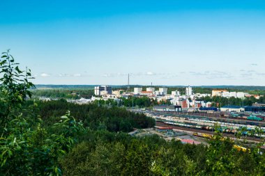 Kouvola, Finlandiya - 11 Haziran 2020: Mielakka 'dan Kouvola kentinin yukarıdan güzel manzarası. Yaz günü, Finlandiya.