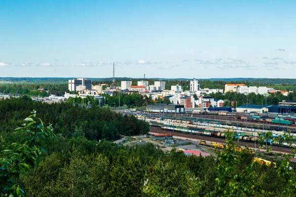 Kouvola, Finlandiya - 11 Haziran 2020: Mielakka 'dan Kouvola kentinin yukarıdan güzel manzarası. Yaz günü, Finlandiya.
