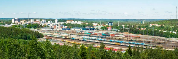 Kouvola, Finlandiya - 11 Haziran 2020: Mielakka 'dan Kouvola kentinin yukarıdan güzel manzarası. Yaz günü, Finlandiya.