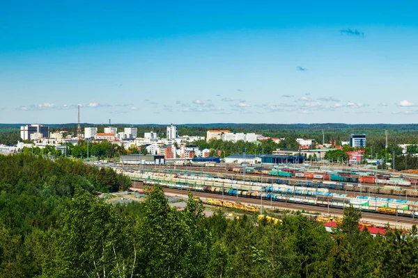 Kouvola, Finlandiya - 11 Haziran 2020: Mielakka 'dan Kouvola kentinin yukarıdan güzel manzarası. Yaz günü, Finlandiya.