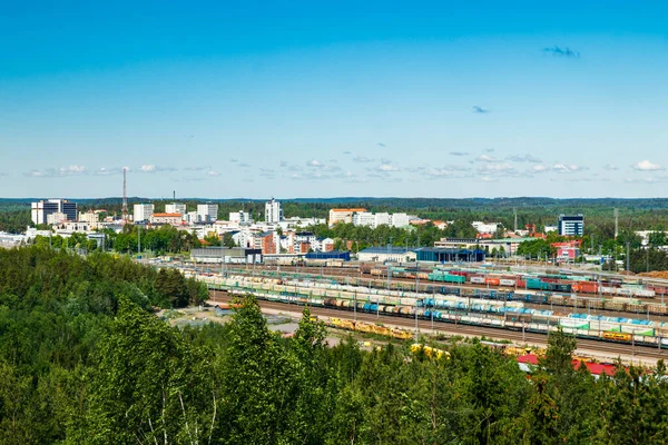 Kouvola, Finlandiya - 11 Haziran 2020: Mielakka 'dan Kouvola kentinin yukarıdan güzel manzarası. Yaz günü, Finlandiya.