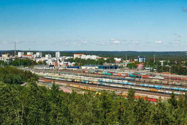 Kouvola, Finlandiya - 11 Haziran 2020: Mielakka 'dan Kouvola kentinin yukarıdan güzel manzarası. Yaz günü, Finlandiya.