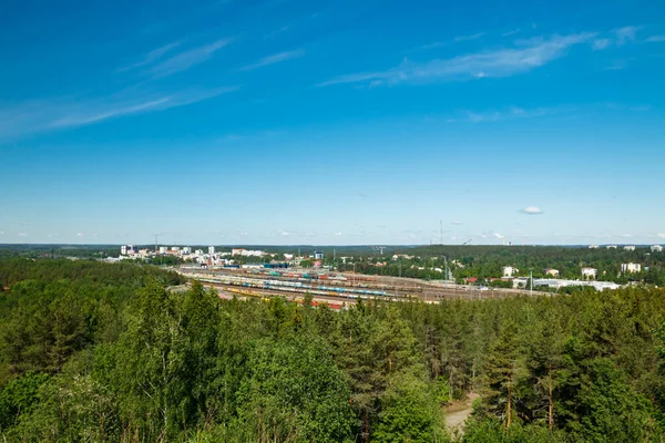 Kouvola, Finlandiya - 11 Haziran 2020: Mielakka 'dan Kouvola kentinin yukarıdan güzel manzarası. Yaz günü, Finlandiya.
