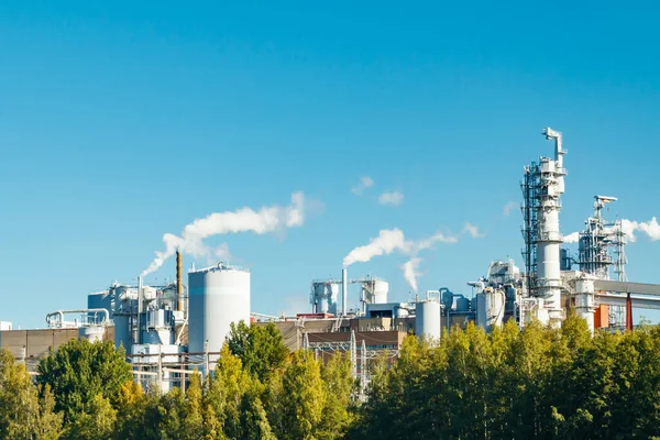 Kouvola, Finlandiya - 15 Eylül 2020: Kuusankoski 'deki Upm Kymi fabrikası.