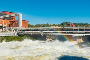 Hızlı Kuusankoski, Finlandiya 'da by-pass' ta güzel gökkuşağı