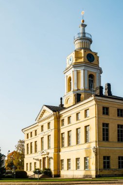 Eski Hamina Belediye Binası güneşli sonbahar gününde, Finlandiya