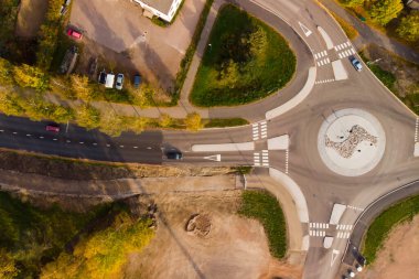 Finlandiya 'nın Hamina şehrindeki döner kavşağın hava manzarası