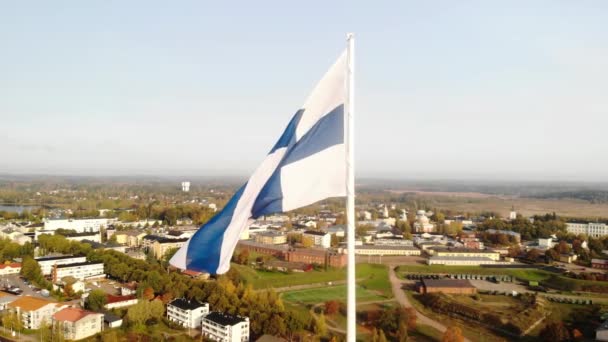 Flygfoto Över Den Största Finska Flaggan Världen Och Den Högsta — Stockvideo