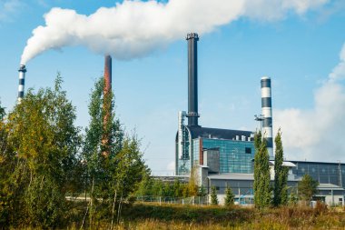 Kouvola, Finlandiya - 24 Eylül 2020: Inkeroinen 'deki Stora Enso kağıt fabrikası.