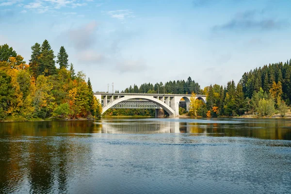 Herfst Landschap Van Brug Kymijoki Rivier Wateren Finland Kouvola Koria — Stockfoto