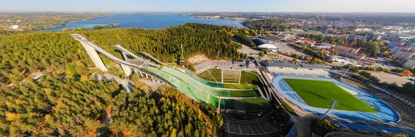 Panoramiczny Widok Lotu Ptaka Ośrodek Sportowy Lahti Trzema Wieżami Skokowymi — Zdjęcie stockowe