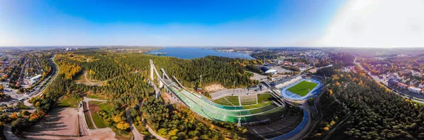 Panoramiczny Widok Lotu Ptaka Ośrodek Sportowy Lahti Trzema Wieżami Skokowymi — Zdjęcie stockowe