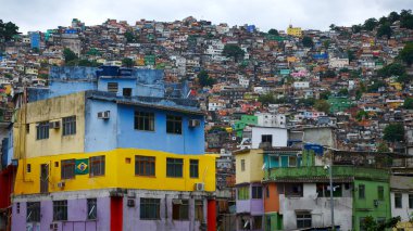 Rio Rocinha favela, havadan görünümü güneşli bir öğleden sonra.