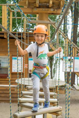 Etkinlik cambaz orman Park tırmanma, çocuk. Masa Dağı Teleferik özel tarih yine çocuklar.