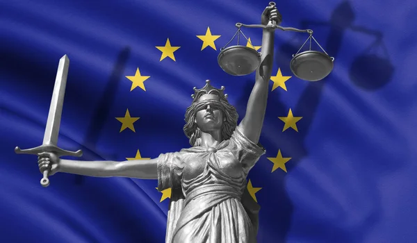 Hukuku hakkında kapsar. Tanrı'nın Avrupa Birliği bayrağı arka plan ile Adalet Themis heykeli. Adalet özgün heykeli. Femida, ölçek, AB bayrağı 3d render ile Adalet sembolü ile.