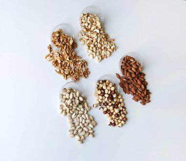 Sağlıklı gıda. Fındık Taş Masa üstü görünümünde ürün yelpazesine karıştırın. Arka plan görüntüsü için farklı baklagiller topluluğu yakın fındık, Antep fıstığı, badem, kaju fıstığı, fıstık, ceviz kadar. görüntü