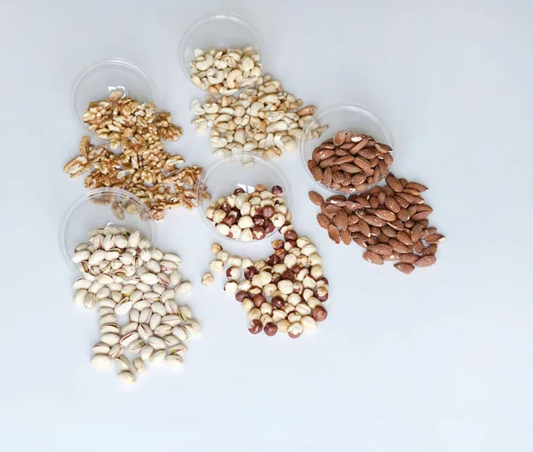 Sağlıklı gıda. Fındık Taş Masa üstü görünümünde ürün yelpazesine karıştırın. Arka plan görüntüsü için farklı baklagiller topluluğu yakın fındık, Antep fıstığı, badem, kaju fıstığı, fıstık, ceviz kadar. görüntü