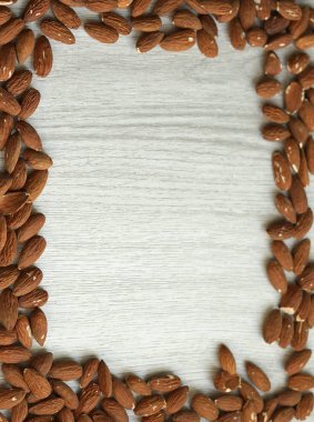 Arka plan görüntüsü için sağlıklı gıda kadar badem fındık kapatın. Doku beyaz gri masa üstü görünümü