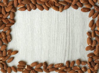 Arka plan görüntüsü için sağlıklı gıda kadar badem fındık kapatın. Doku beyaz gri masa üstü görünümü