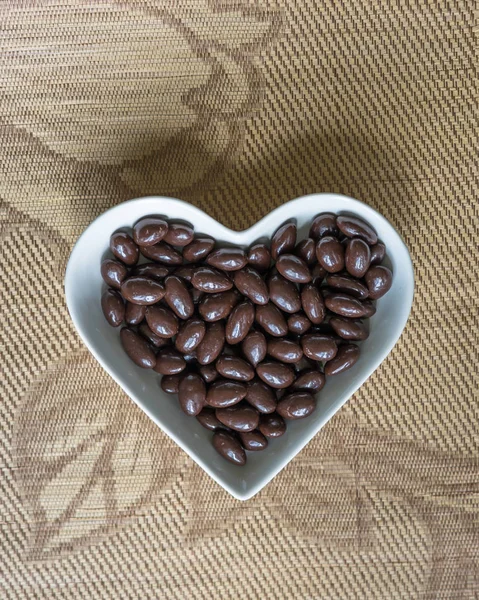 Nueces Dispuestas Forma Corazón Sobre Fondo Imagen Comida Cerrar Caramelos — Foto de Stock