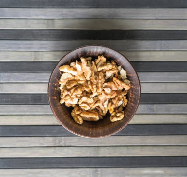 Arka plan görüntüsü için sağlıklı gıda ceviz kadar kapatın. Üstten Görünüm Kupası plaka üzerinde fındık doku