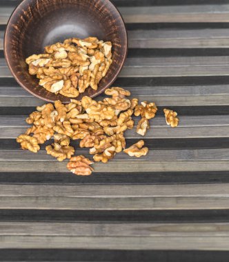 Arka plan görüntüsü için sağlıklı gıda ceviz kadar kapatın. Üstten Görünüm Kupası plaka üzerinde fındık doku