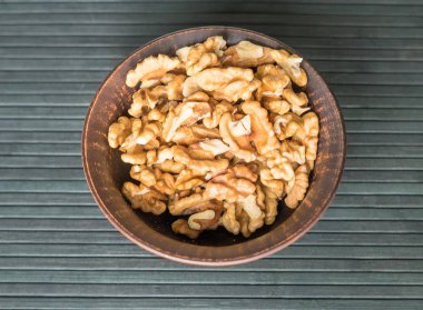 Arka plan görüntüsü için sağlıklı gıda ceviz kadar kapatın. Üstten Görünüm Kupası plaka üzerinde fındık doku