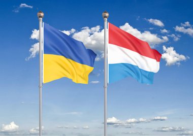 Ukrayna vs Lüksemburg. Ukrayna ve Lüksemburg kalın renkli ipeksi bayraklar. Gökyüzü arka plan İllüstrasyon 3d illüstrasyon