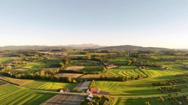 İtalya 'da bir köyün havadan görünüşü