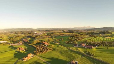 Sabah köyün hava görüntüsü.